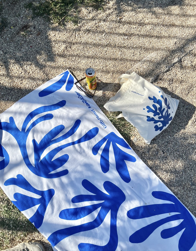 Giffyplanet Original Design Mediterranean Alimos Blue and White Coral Print Quick-Drying Beach Towel-140*70