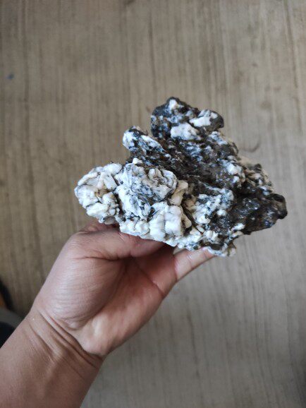 Water-straw-cylinder fish tank made of scenery Qinglong stone