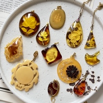 Japans middle-aged natural organic Nagasaki deep-sea turtle shell amber flower sailboat vintage pendant necklace 17