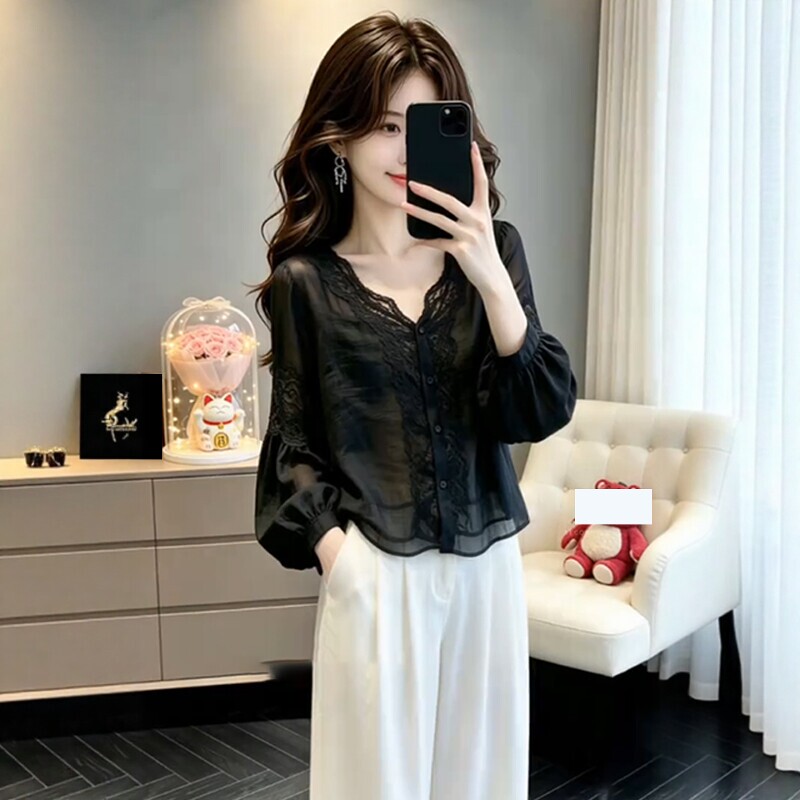 Plus Size Black Elegant Hollow Lace Thin Sun Protection Shirt for Women, New Summer Slimming Casual Top Trendy