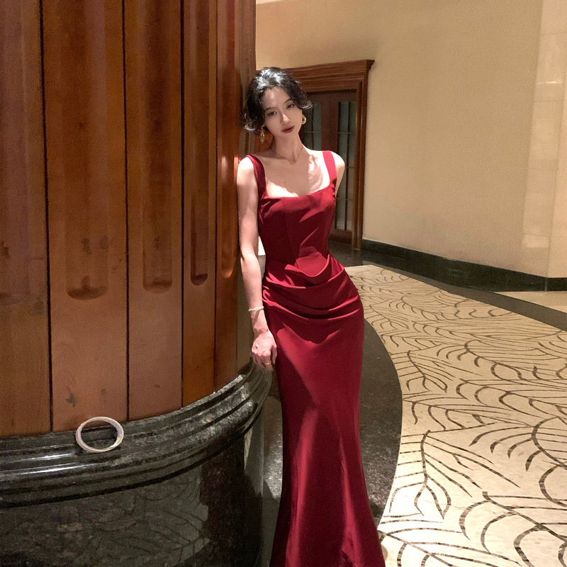 Nu Anuo Red Fishbone Strap Dress, Feminine Waist-Cinching Annual Party Dress, Bodycon Skirt, 2026 New Model Nu Anuo Red Fishbone Strap Dress, Feminine Waist-Cinching Annual Party Dress, Bodycon Skirt, 2026 New Model