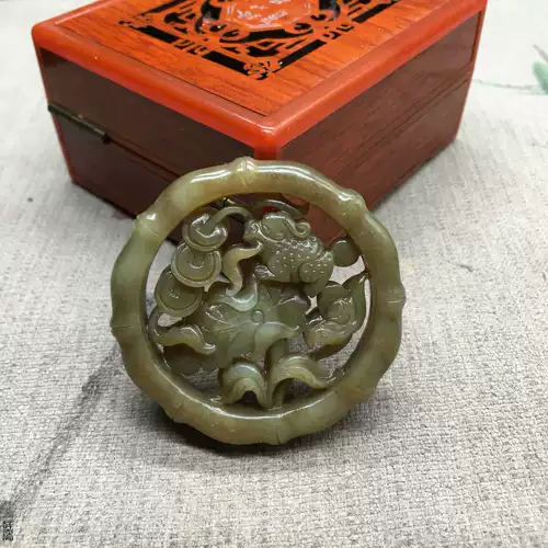 Хотан нефритовый сахарный нефрит двусторонний полый кулон лотоса лотос полый бренд лист лотоса золотая жаба кулон богатства