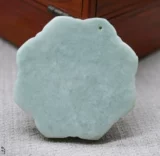 Резная подвеска из нефрита, в цветочек