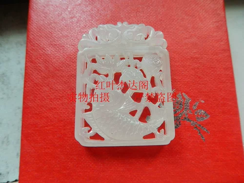 Изысканная высококлассная натуральная подвеска из нефрита