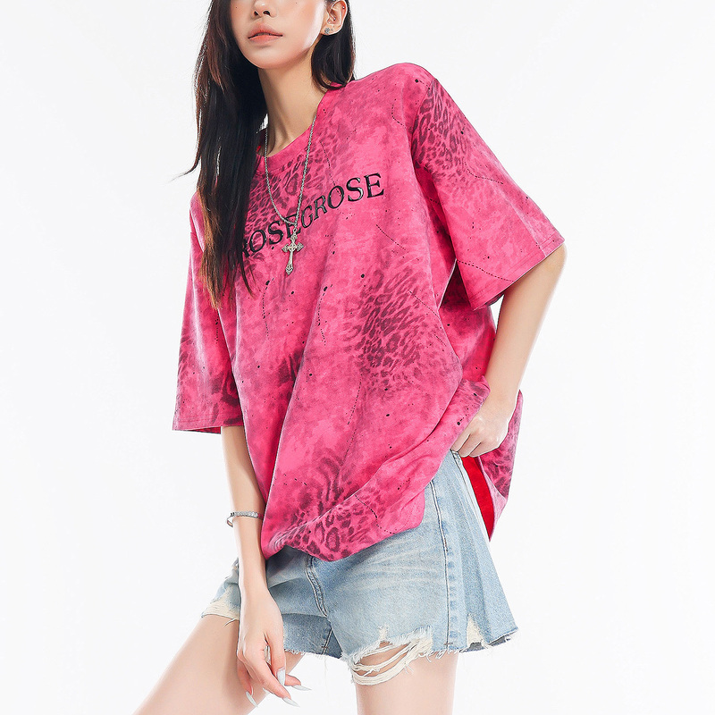 Qiuqiu Studio Leopard Print Letter Print Design Round Neck Short-Sleeved T-Shirt for Women, Versatile Casual Outerwear Top