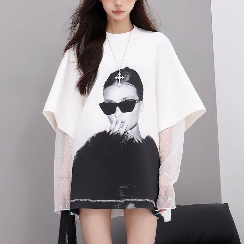 Qiuqiu Studio Portrait Print Lace Splicing Long-Sleeved Round Neck T-Shirt for Women High Street Loose and Versatile Top Qiuqiu Studio Portrait Print Lace Splicing Long-Sleeved Round Neck T-Shirt for Women High Street Loose and Versatile Top