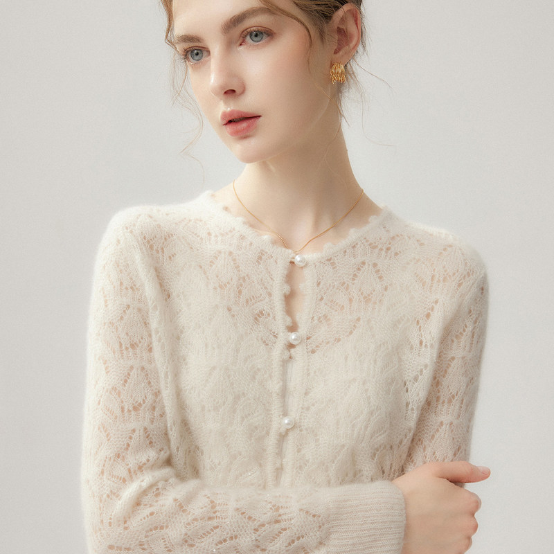 75% Cashmere 25% Mulberry Silk Hollow Crochet Knitted Velvet Cardigan for Women with Pearl Buttons and Lace Round Neck Jacket 75% Cashmere 25% Mulberry Silk Hollow Crochet Knitted Velvet Cardigan for Women with Pearl Buttons and Lace Round Neck Jacket