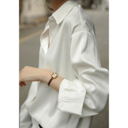 . Shirt nữ voan khí có một cảm giác dài tay lụa không khí vuông cổ áo satin retro cổng hương vị kháng lỏng lẻo