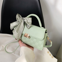 Advanced senses small crowddesign handbag Girl 2022 new Yokogue Pop single shoulder bag silk towels diagonal satchel square