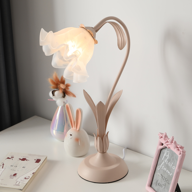 Pink green Nordic table lamp bedside lamp bedroom ins girl heart creative personality net red flower princess desk