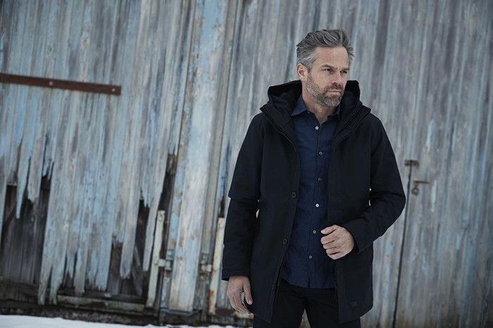 Men Goose的红黑经典：Wyndham Parka如何诠释极寒中的优雅