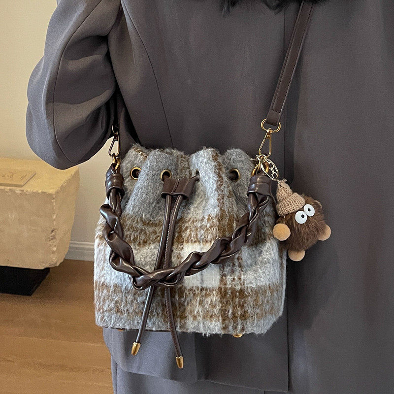 Популярные в этом году сумки, сумки-ведерки, новые женские осенние и зимние шерстяные портативные сумки высокого класса, эффектные универсальные сумки-мессенджеры