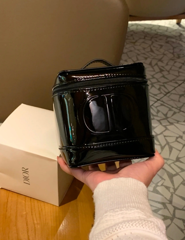 Domestic Official Store Dior Black Patent Leather Cosmetic Bag Box Bag Hand-Held Limited Edition Storage Jewelry Box