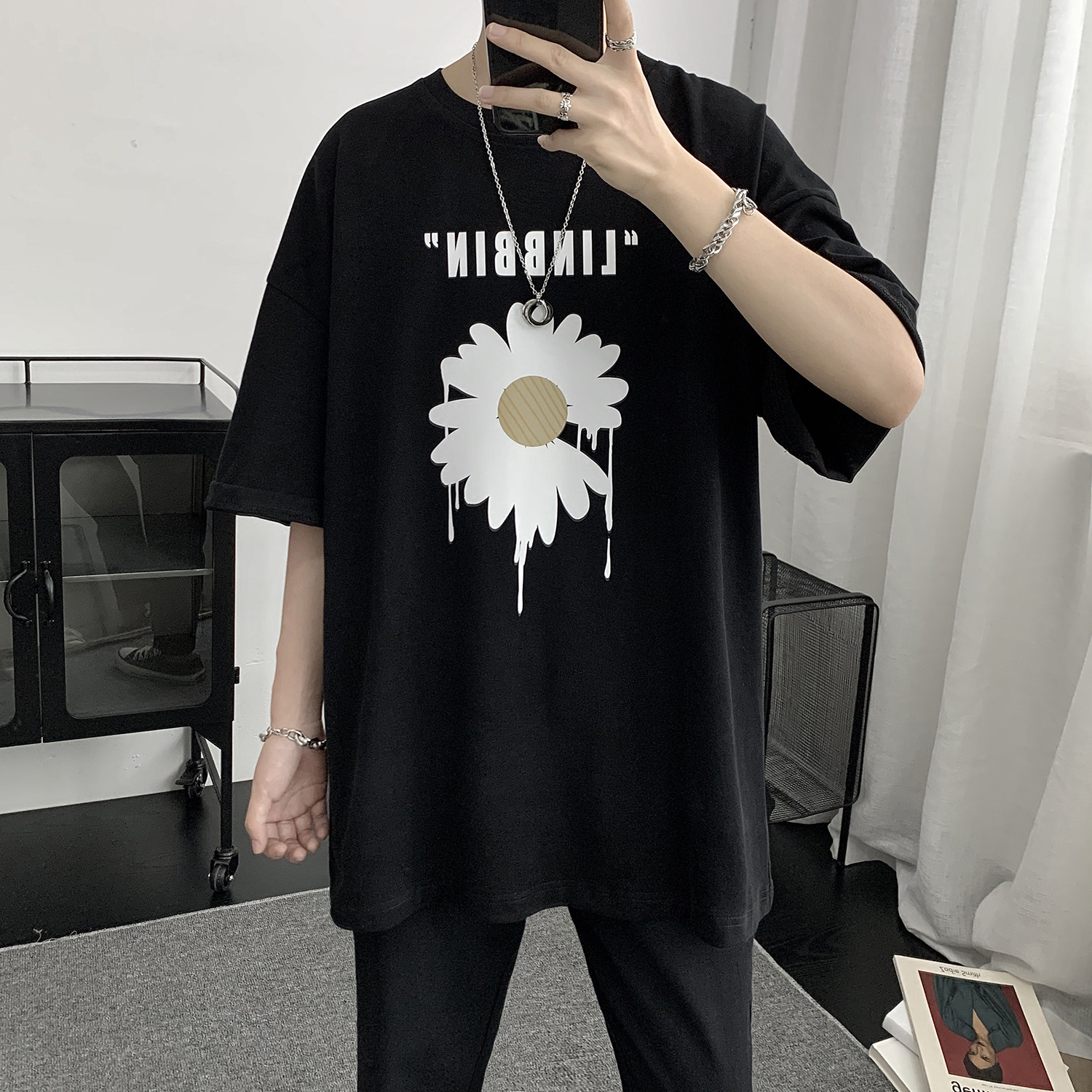 2020 Summer New Ins Port Wind Small Daisy Men Short Sleeve T-shirt Male Tide Card Trendy Loot T-shirt Clothes