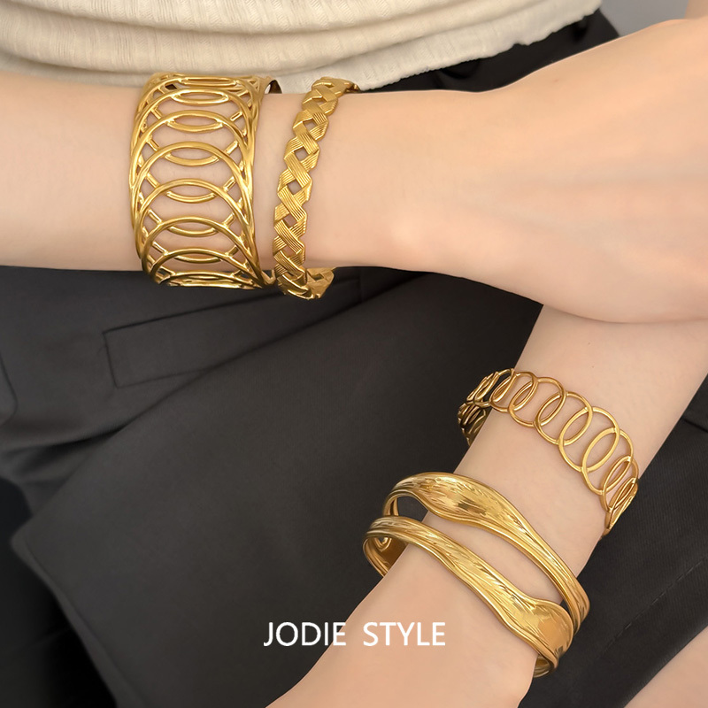 Korean-Style Niche Fashionable Gold Titanium Steel Color-Preserving Bracelet, Exaggerated Temperament, High-End Feel, Versatile Bracelet, Arm Ring, Jewelry for Women Korean-Style Niche Fashionable Gold Titanium Steel Color-Preserving Bracelet, Exaggerated Temperament, High-End Feel, Versatile Bracelet, Arm Ring, Jewelry for Women