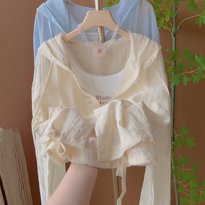 Lightweight and Breathable Polo Collar Drawstring Hooded Sun Protection Shirt Jacket for Women, Summer Stylish and Age-Reducing Short Shirt Jacket