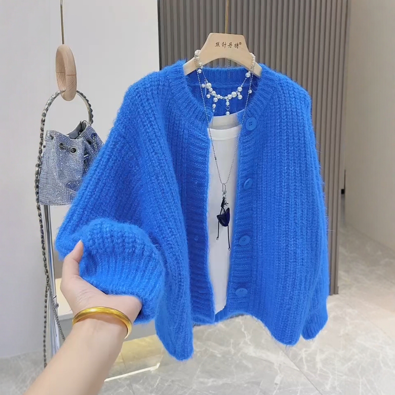 Klein Blue Round Neck Long-Sleeved Thick Sweater Jacket for Women in Autumn and Winter, Lazy Style, Soft and Loose, Single-Breasted Knitwear Klein Blue Round Neck Long-Sleeved Thick Sweater Jacket for Women in Autumn and Winter, Lazy Style, Soft and Loose, Single-Breasted Knitwear