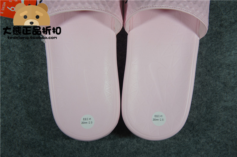 Bộ đếm chính hãng Nike NIKE màu đen và trắng hồng lớn Logo thể thao và dép giải trí 705485 819717 dép gucci nam
