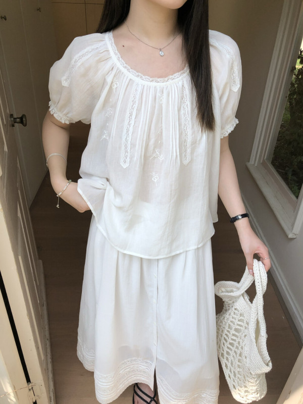 Summer New Arrivals【Mi Lu】Stunningly Beautiful Collar and Cuffs, Delicate Lace, Cleverly Designed Blouse, Linen Fabric with Knots 2626 Summer New Arrivals【Mi Lu】Stunningly Beautiful Collar and Cuffs, Delicate Lace, Cleverly Designed Blouse, Linen Fabric with Knots 2626