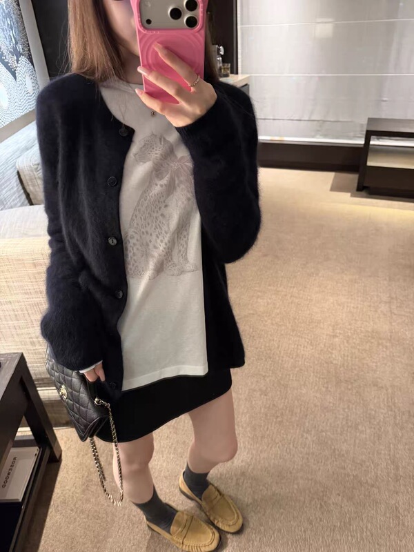 Zhang Ke'Er Oker Stall Genuine Product Autumn New Simple High-End Cashmere Wool Brushed Sweater A1165 Zhang Ke'Er Oker Stall Genuine Product Autumn New Simple High-End Cashmere Wool Brushed Sweater A1165