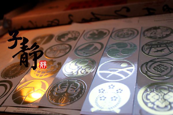 刀劍亂舞ol刀男家徽金屬貼金色手機貼車貼開關貼三日月鶴丸狐丸 刀劍亂舞ol刀男家徽金屬貼金色手機貼車貼開關貼三日月鶴丸狐丸