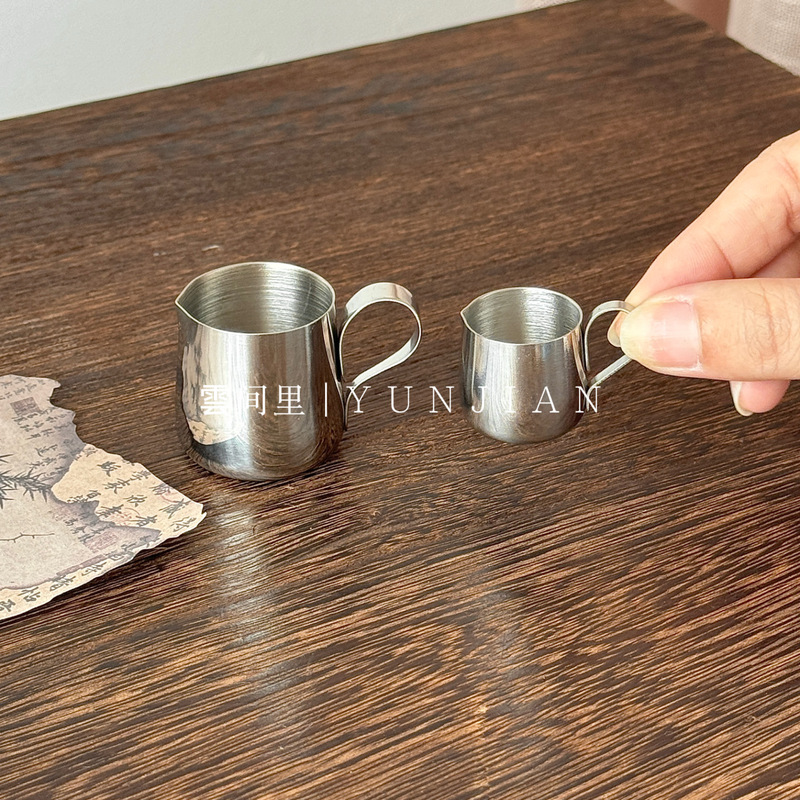 Concentrated Mini Coffee Milk Cup, Retro Sugar Bowl, Sauce Milk Jug, Milk Pot, Stainless Steel Metal Milk Cup with Handle, 30ml Concentrated Mini Coffee Milk Cup, Retro Sugar Bowl, Sauce Milk Jug, Milk Pot, Stainless Steel Metal Milk Cup with Handle, 30ml