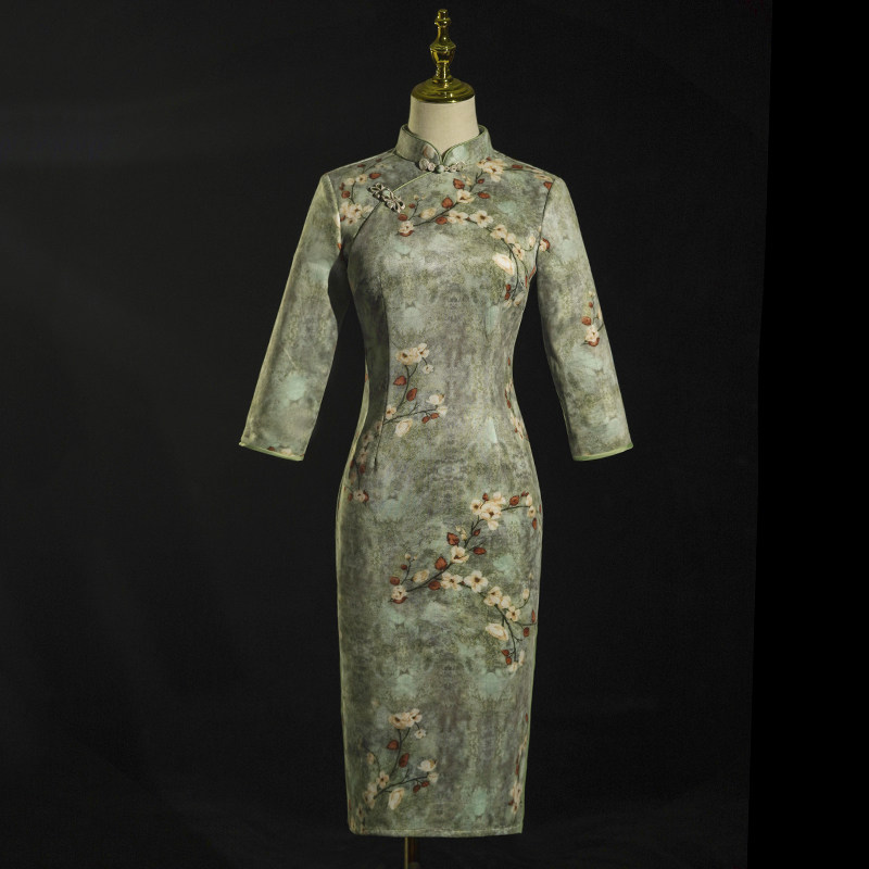 Improved qipao 2022 New green suede suede Long sleeves comeback ancient Shanghai Republic Long version Summer