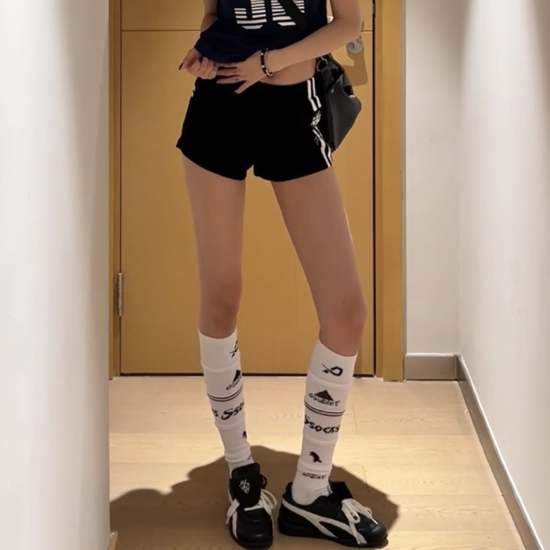 Y2K White Pure Cotton Patchwork Letter Calf Socks for Women, Spring and Autumn Sports, Trendy Badminton and Soccer Long Tube Slouch Socks