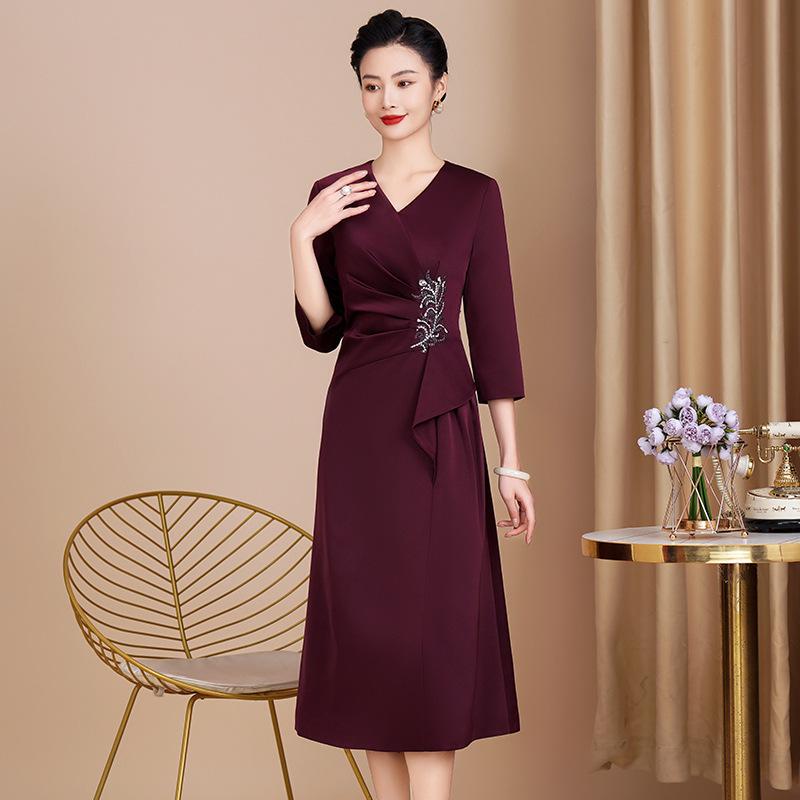 High-End Mother of the Bride Wedding Dress V-Neck Dress Plus Size Mother-In-Law Wedding Banquet Outfit Toast Dress 2026 New Autumn High-End Mother of the Bride Wedding Dress V-Neck Dress Plus Size Mother-In-Law Wedding Banquet Outfit Toast Dress 2026 New Autumn