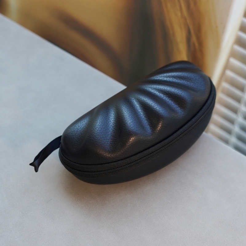 Leather Black Shell Leather Zipper Glasses Case, Pressure-Resistant Large Sunglasses Case, Portable Sunglasses Storage Box Leather Black Shell Leather Zipper Glasses Case, Pressure-Resistant Large Sunglasses Case, Portable Sunglasses Storage Box