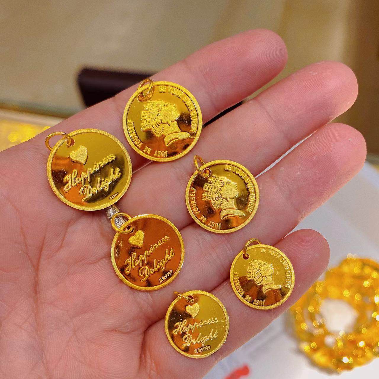 足金999.9纯黄金女王头像吊坠：2023年女皇头休闲英伦风黄金吊坠，你值得拥有的时尚单品！-定价黄金吊坠-淘宝好物网