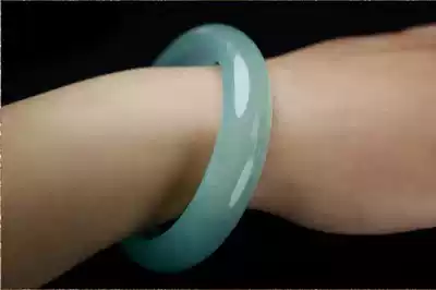 Light green jade bracelet Female jade bracelet female girl natural jade color ladies fine jade bracelet A one-dollar auction