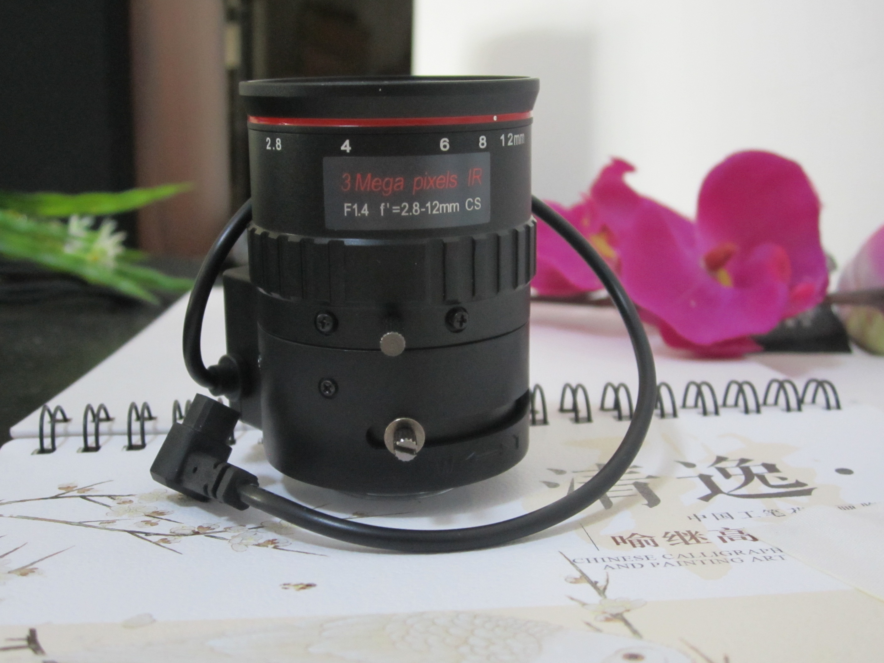 F28V12G 2 8-12mm focal length zoom HD lens 3 million pixels automatic aperture 1 2 7