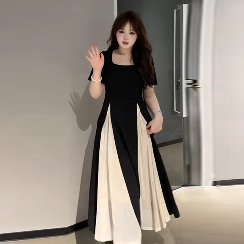 Plus-Size High-End Pleated Square-Neck Long Dress for Summer, Slimming French Design, Elegant and Flowy Dress for Curvy Women