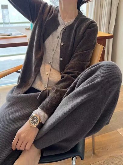 Elegant Faux Two-Piece 100% Pure Wool Cardigan for Women, 2025 Autumn and Winter New Color-Blocked Knitted Sweater Jacket Top