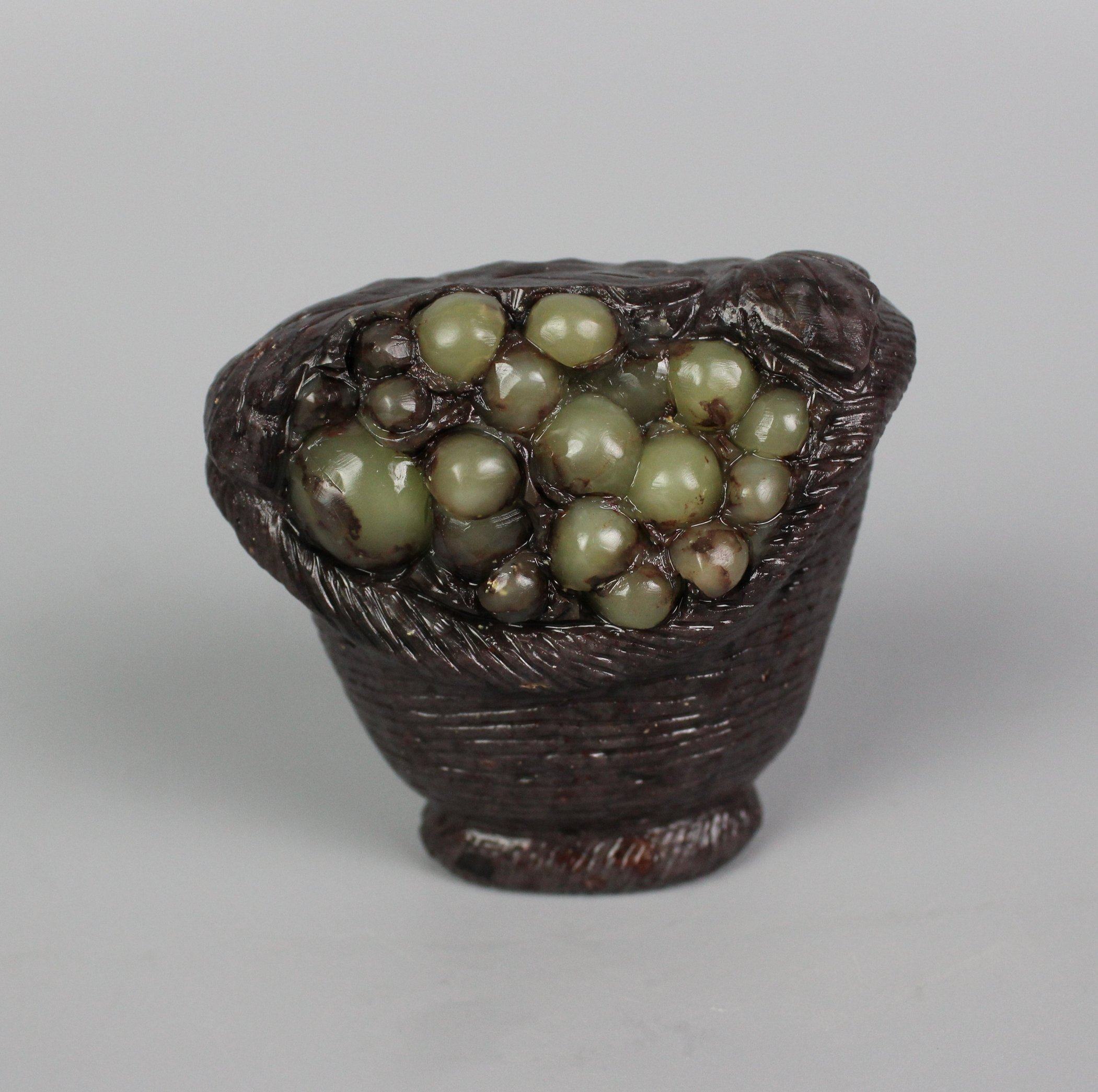 A basket of frozen grapes Exquisite natural Qingtian dragon egg stone carving small ornaments handicraft decoration round through