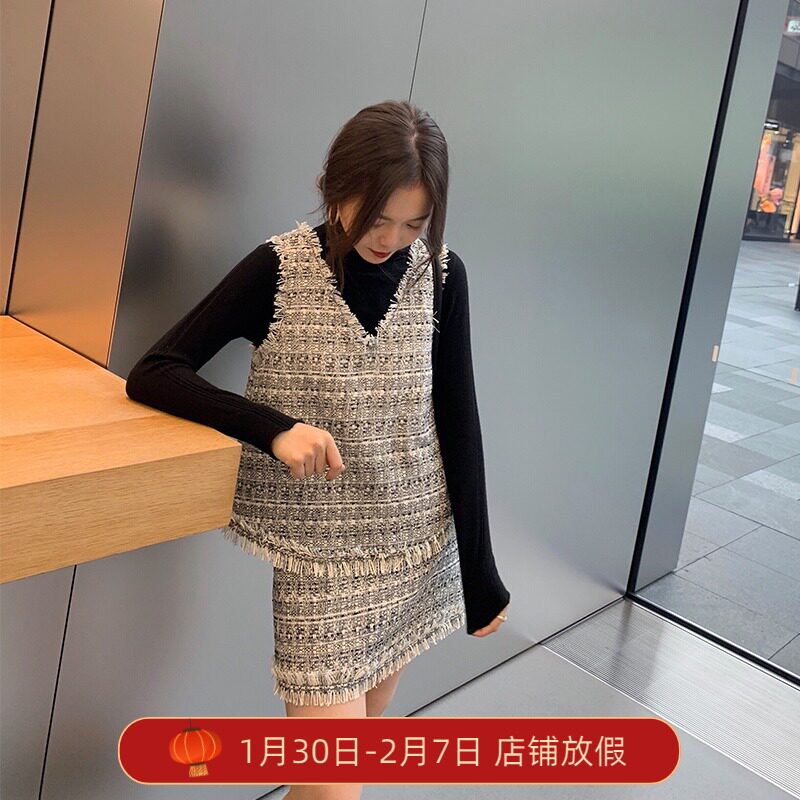 In winter, one or three good products can be built inside. Small little fragrant wind suit vest vest skirt two-piece set for women