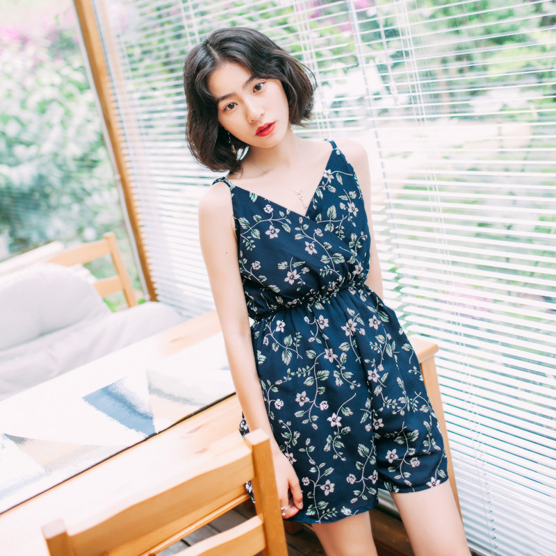 13良品2017新款V领高腰显瘦碎花吊带雪纺连体裤女夏宽松阔腿短裤