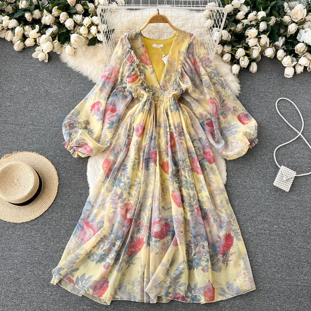 Holiday style deep V-neck lantern sleeve pleated long skirt early spring gentle wind tea break French oil painting dress