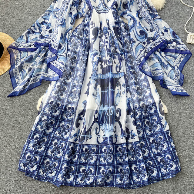 Dress Autumn New 2022 Niche Design European and American Holiday Style Retro Print Bell Sleeve Chiffon Long Dress