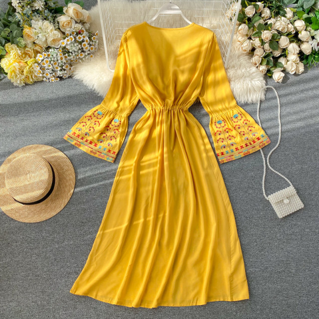 Ins retro ethnic style heavy industry embroidery travel photography holiday dress femininity V-neck drawstring waist slimming dress