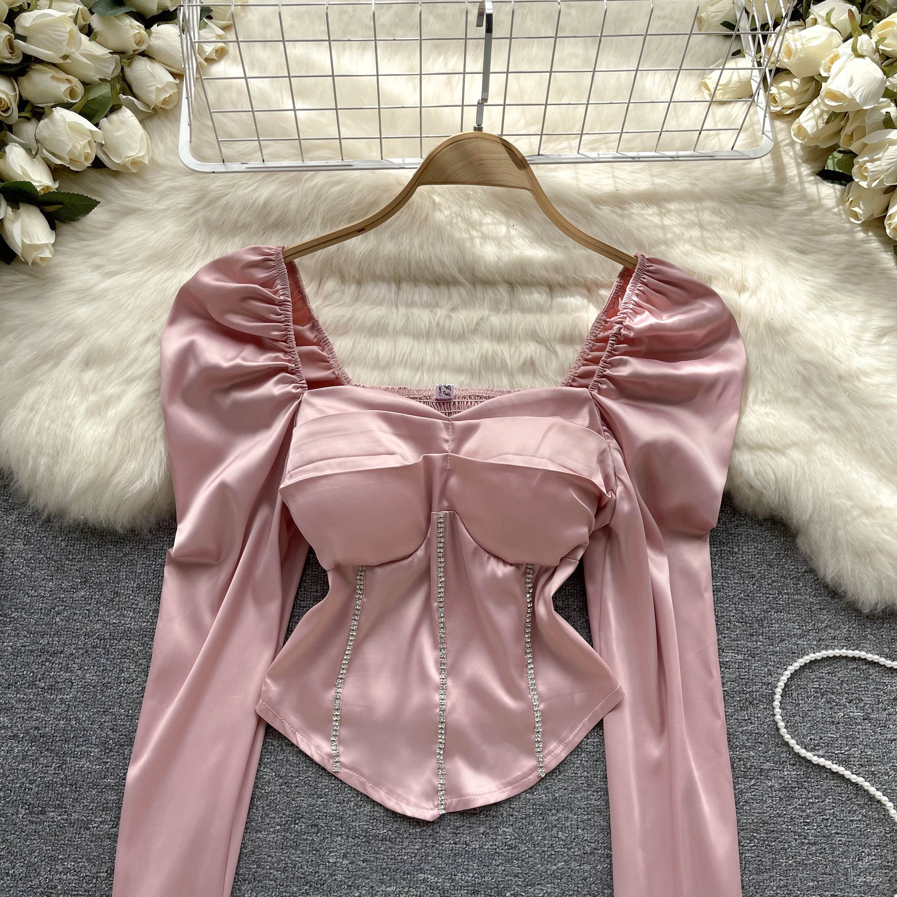 Дизайнерская осенняя рубашка, короткое термобелье, тренд сезона, рукава фонарики, квадратный вырез       