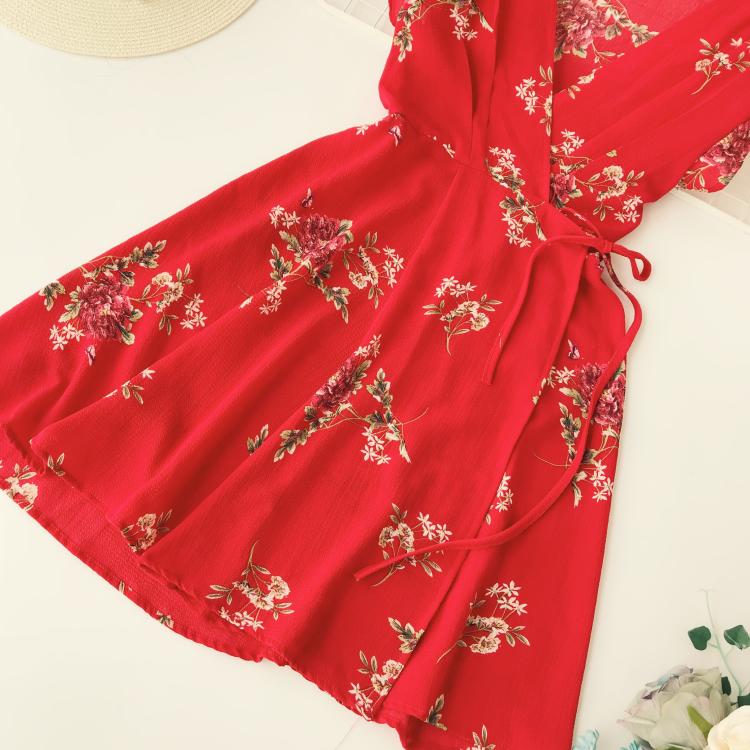 Mùa hè 2018 mới gợi cảm vòng eo ngắn tay chữ V với một chiếc váy xòe in họa tiết nữ lớn váy chiết eo