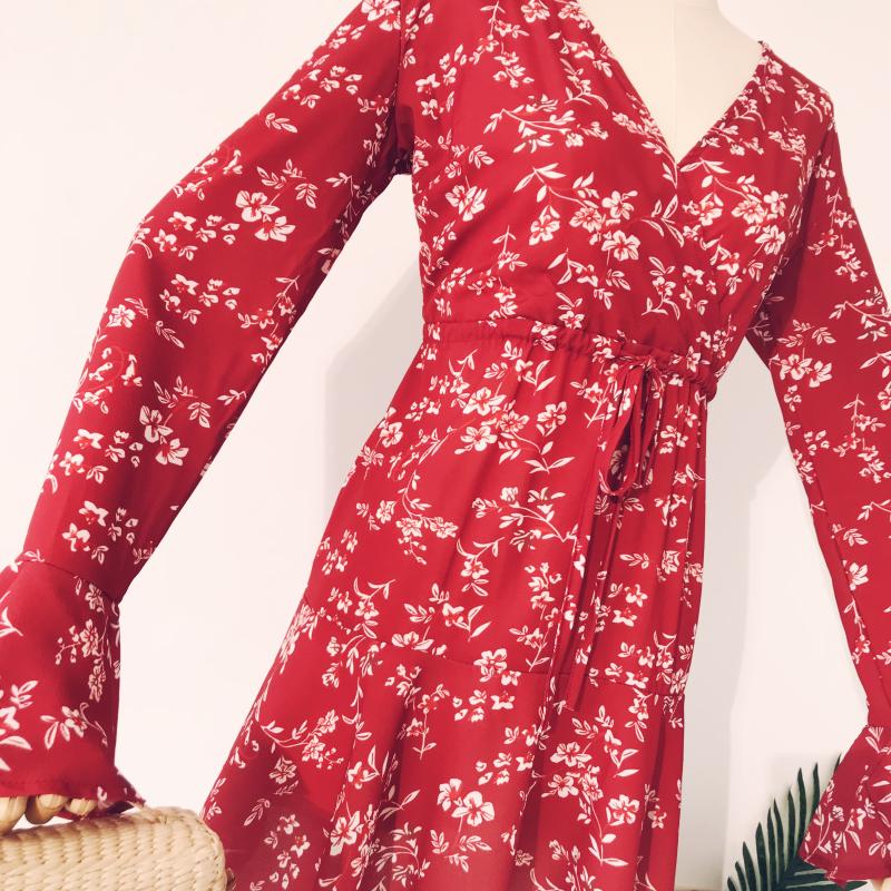 Ins siêu lửa Phong cách châu Âu và Mỹ mùa thu Đầm cổ chữ V tay áo eo cao với khí chất retro hoa A-line 	váy giấu eo	