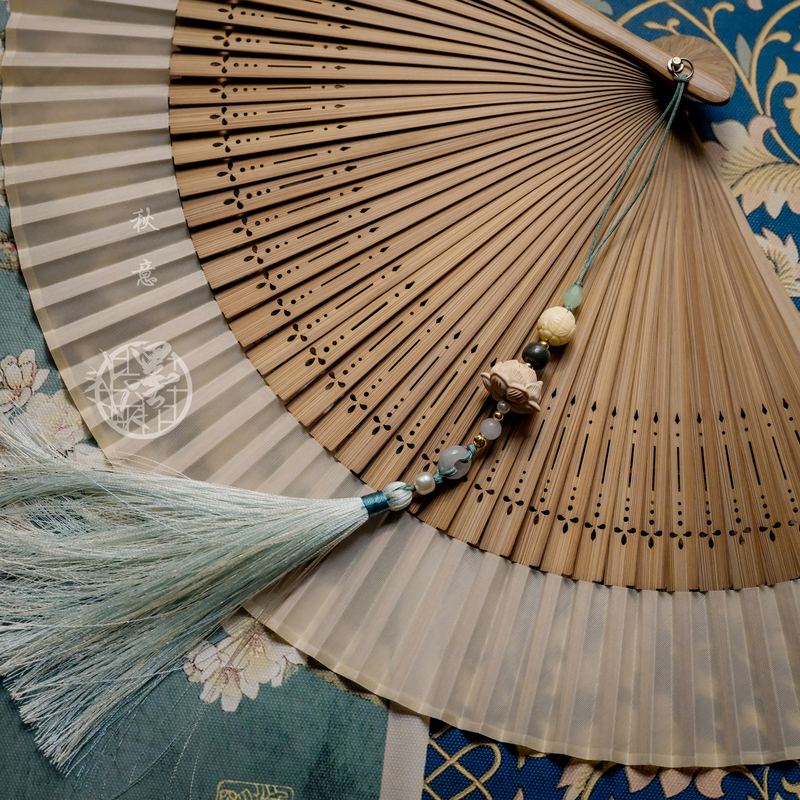 Moyu Pavilion's Original Antique-Style Beige Silk Bamboo Folding Fan with Tassels, Hanfu, Cheongsam, Qixi Festival Gift Moyu Pavilion's Original Antique-Style Beige Silk Bamboo Folding Fan with Tassels, Hanfu, Cheongsam, Qixi Festival Gift