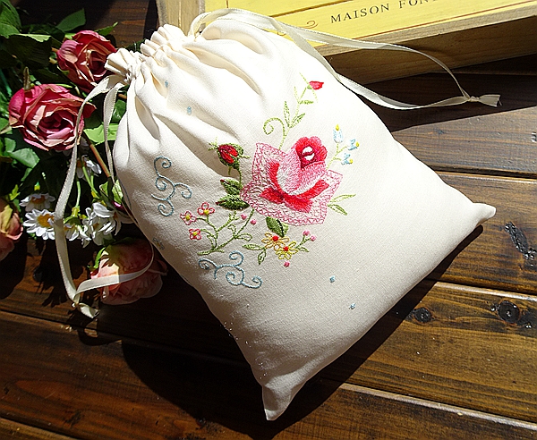 Foreign Trade Pure Cotton American Field Garden Wind Retro Cloth Art Embroidery Cashier Bag Bunch Pocket Bunch Pocket 20x26CM Rose