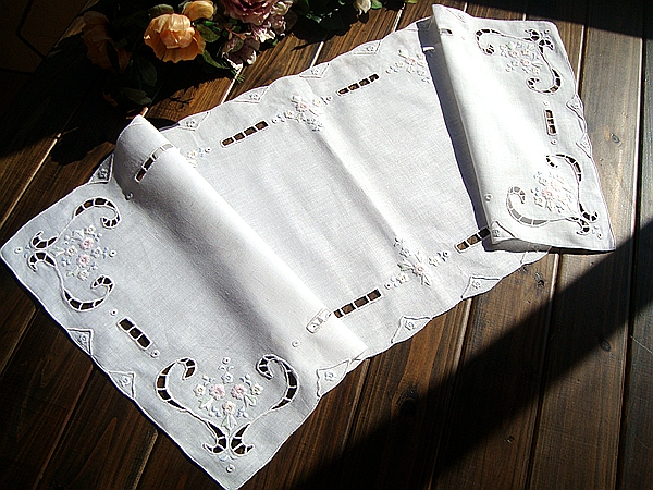 Foreign Trade Cotton Linen Hand Embroidered American Retro Table Flag Cover Towel Table Cloth 33x83CM Flowers Close to