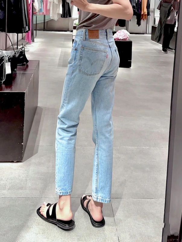 Authentic Japanese Levis 501 Crop High-Waisted Straight-Leg Light Blue Women's Cropped Jeans 36200-0124
