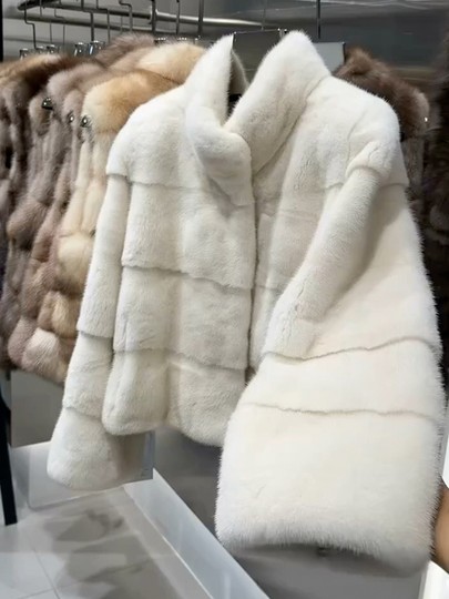 高级立领白色层次设计感毛毛外套女装冬季新款富家千金风保暖上衣