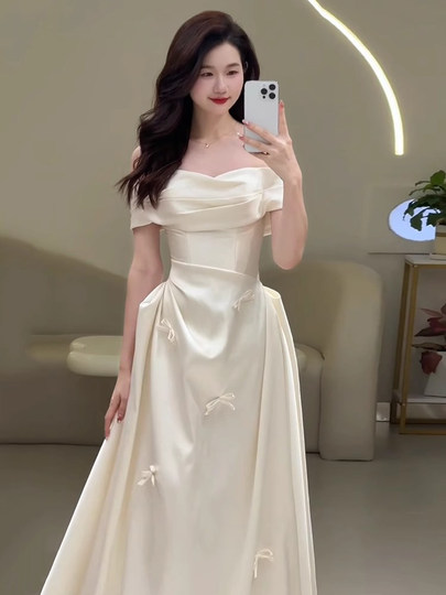 法式缎面一字肩轻婚纱新娘2025新款高级感迎宾出门纱简约订婚礼服